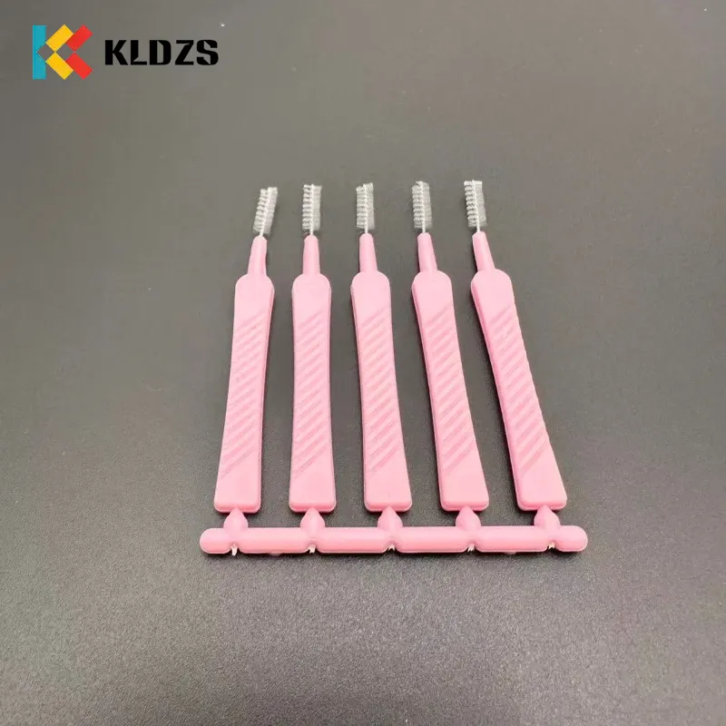 Duş başlığı formalı dişlərarası fırça